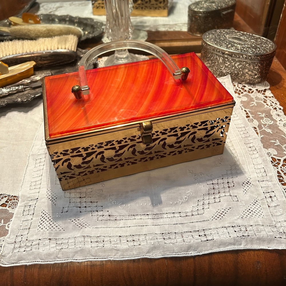 1950s Elegant Gold and Red Women's Handbag